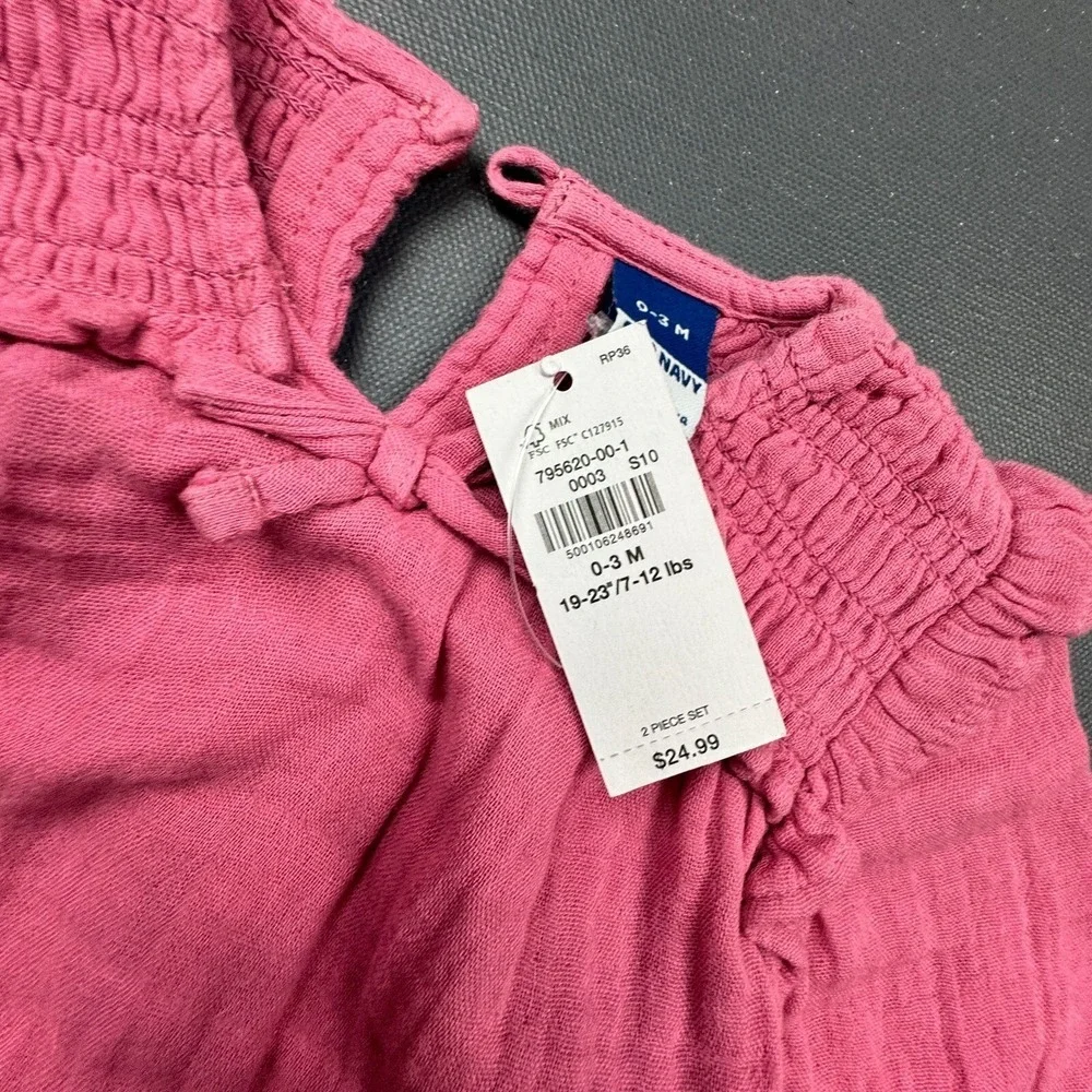 Old Navy Baby Girls Size 0-3M Pink Smocked Top Bloomers 2-Piece Outfit Set NWT